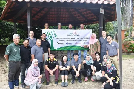 news_tree_planting_01.jpg