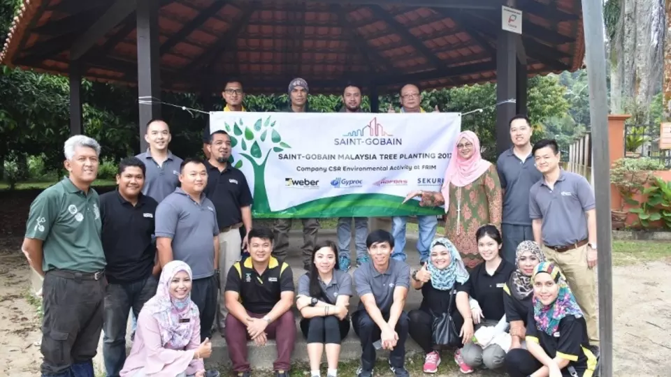 news_tree_planting_01.jpg